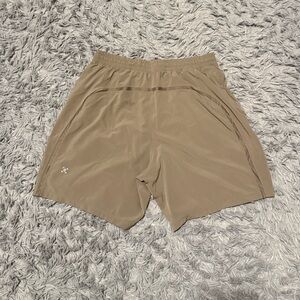 Lululemon Pacebreaker 7” Shorts (size large)